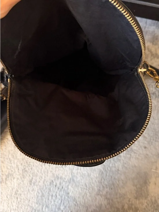 Marc Jacobs Black Leather Crossbody with Gold Plaque - Picture 4 of 7